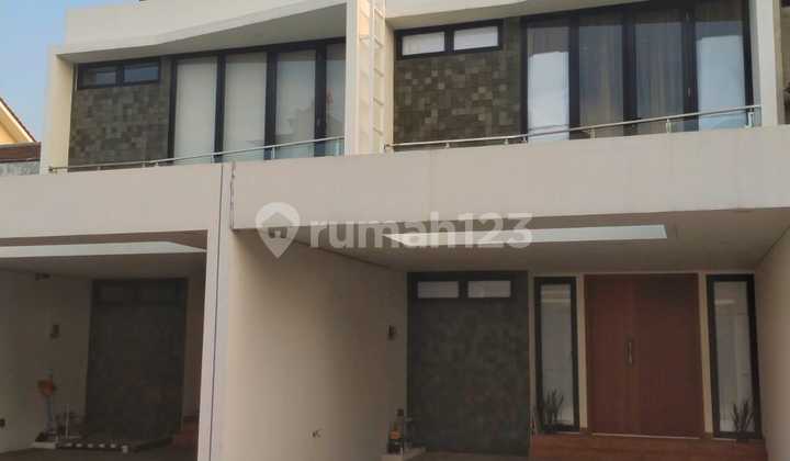 Rumah Baru 2 Lantai di Sunrise Garden Jakarta Barat Cluster Private Sunrise Residence Design Modern Luxury Open Spacce Layout Rumah Baru 2 Lantai di Sunrise Garden Jakarta Barat Cluster Private Sunrise Residence Design Modern Luxury Open Spacce Layout