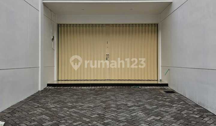 Rental of Business Space at Gang Tengah Shophouse, Semarang 1