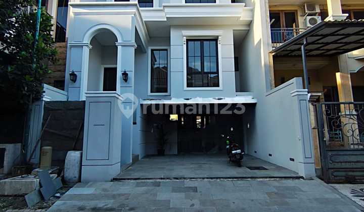 Rumah Baru Split Level American Style Graha Famili