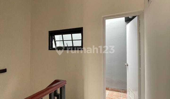 Rumah Mewah Klasik 2 Lantai di Kelapa Dua Depok Rumah Mewah Klasik 2 Lantai di Kelapa Dua Depok