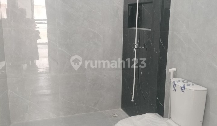 Rumah 2 Lantai Design Modern Tropis Dlm Cluster One Gate System di Setu Cipayung Jakarta Timur Rumah 2 Lantai Design Modern Tropis Dlm Cluster One Gate System di Setu Cipayung Jakarta Timur