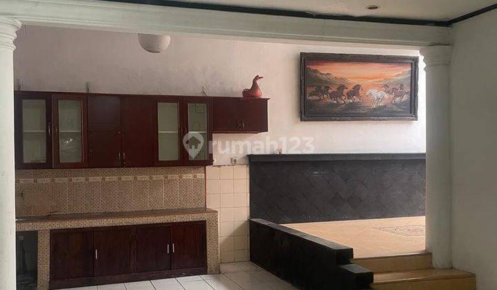 ruang keluarga dijual rumah guruminda dekat al