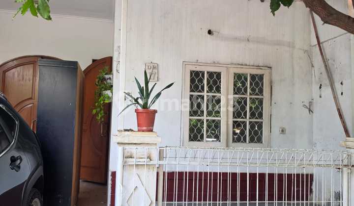House, 1 Floor, Freehold, in Kemang Pratama.
