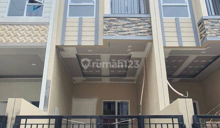 Ip2623 Rumah Baru Lokasi Strategis Komplek Tomang 2