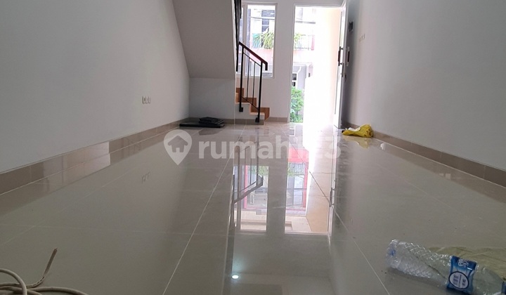 Ip2623 Rumah Baru Lokasi Strategis Komplek Tomang 2