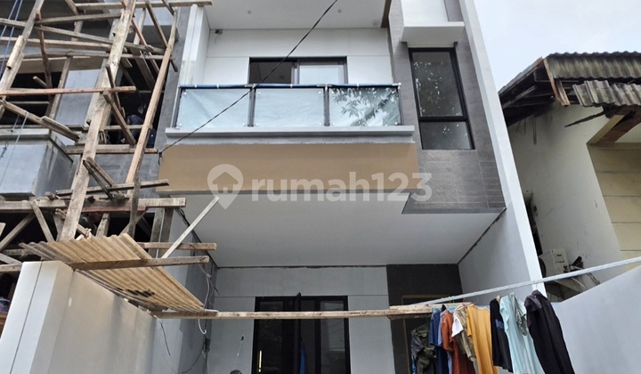 Ip3000: Rumah Baru Lokasi Tenang Komplek Taman Ratu