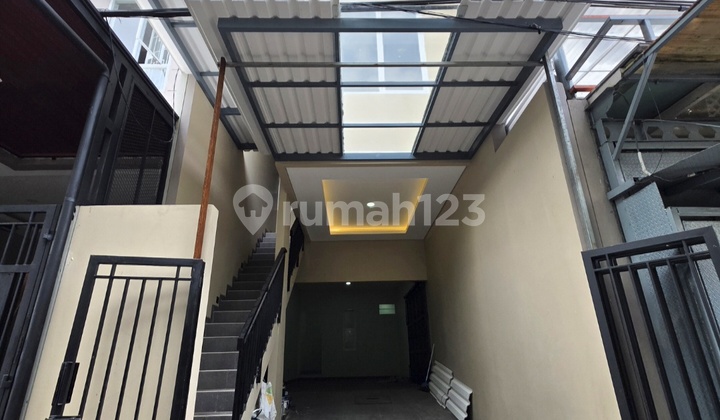 Ip2907: Rumah Baru Hadap Timur Komplek Taman Ratu