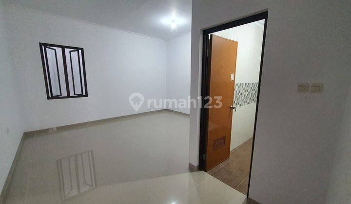 Ip2709 Rumah Taman Ratu Strategis Depan Taman Komplek 2