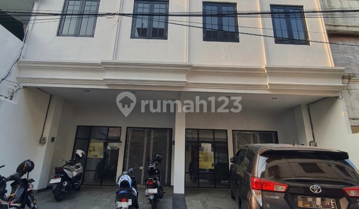 IP3064: Rumah Baru Jelambar Hadap Selatan