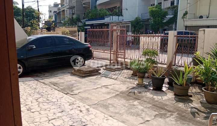 IP3028: Jelambar House Quiet Location Inside Complex IP3028: Jelambar House Quiet Location Inside Complex