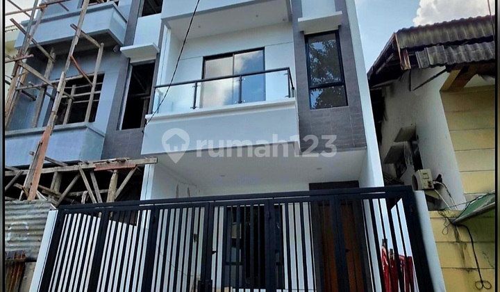 Ip3000: New House in a Quiet Location, Taman Ratu Complex