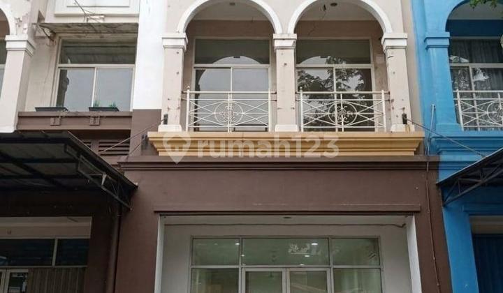 Disewakan/ Dijual Ruko 3 Lantai di Boulevard Jalan Utama, Dekat Bola Dunia Gerbang Selatan Galaxy