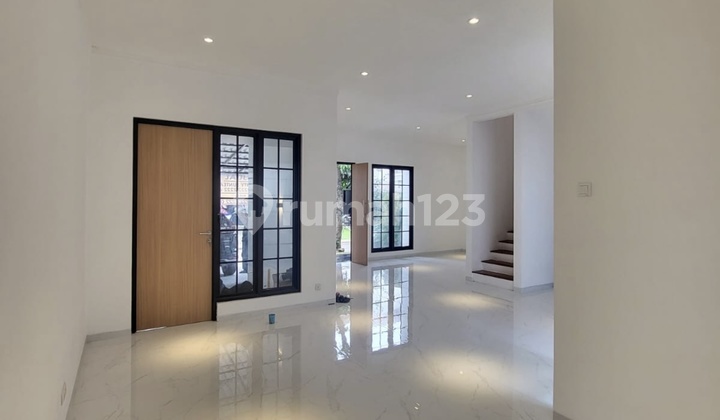 Rumah Cantik Renovated Siap Huni di EMERALD, BINTARO JAYA 2