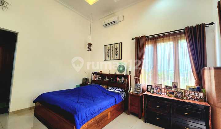 Rumah Cantik Bergaya Villa SHM Semi Furnished di Serpong Tangerang 2