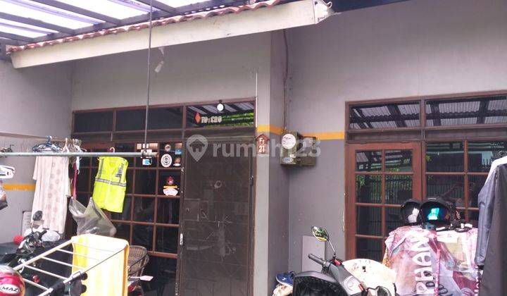 Rumah di Taman Holis Indah Hadap Timur 2 Lantai SHM 2