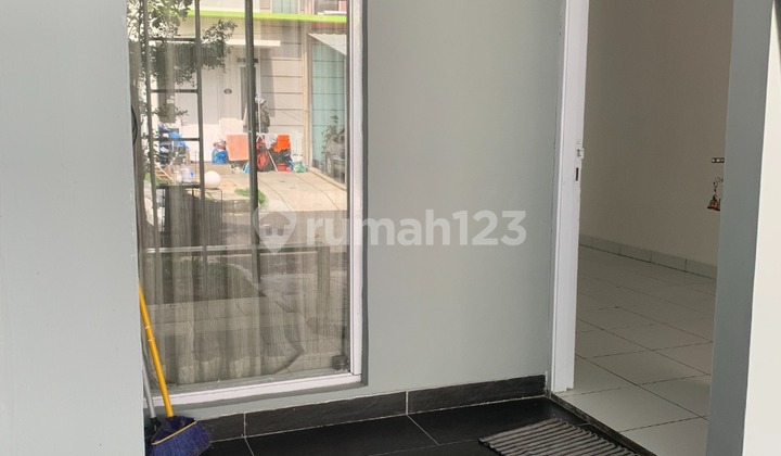 tampak depan rumah 2 lantai shm di