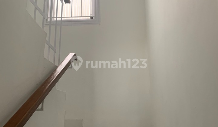 foto lainnya rumah 2 lantai shm di