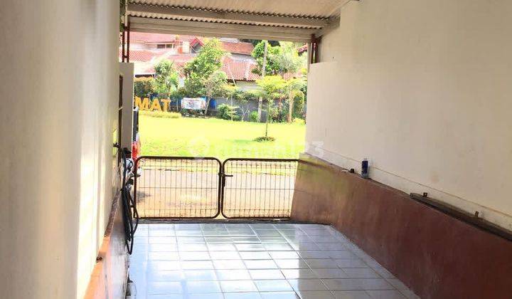 garasi/carport rumah di komplek taman bumi
