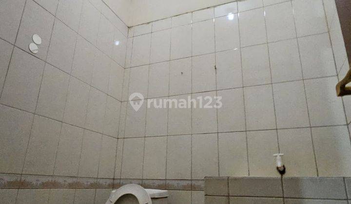 kamar mandi rumah siap huni di komplek