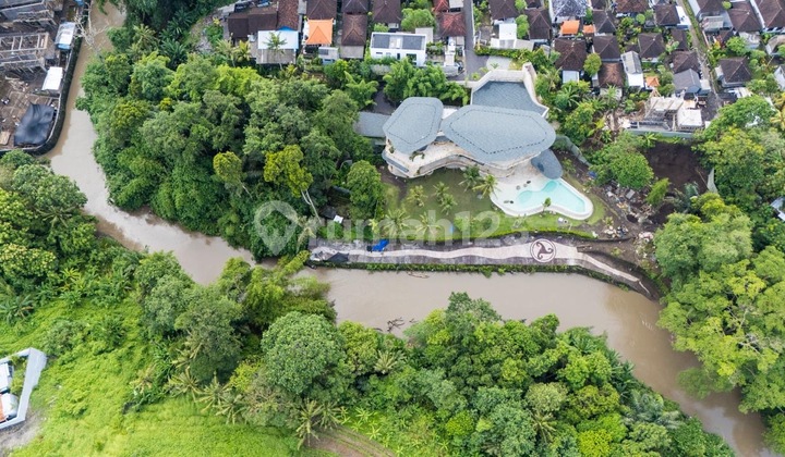 River side LAND in Kaba-kaba