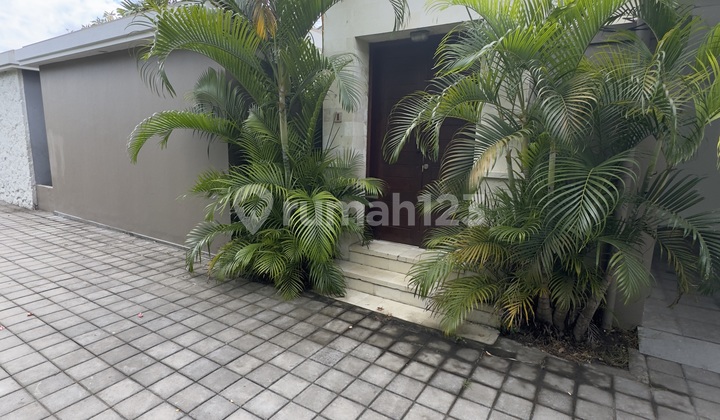 For Sale – 4-Bedroom Private Villa with Pool in sanur 