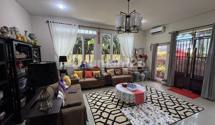 rumah dengan 6 kamar tidur di taman griya jimbaran