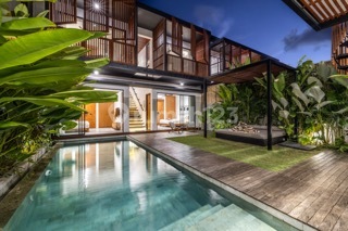 Premium 4-Bedroom Villa - Steps from Batu Bolong Beach, Canggu Premium 4-Bedroom Villa - Steps from Batu Bolong Beach, Canggu