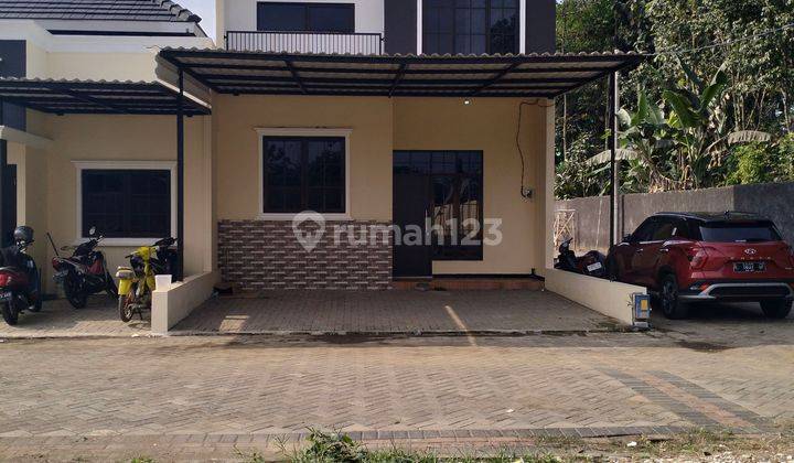 Rumah 2 Lantai Kota Malang Poros Jalan 400 Jtaan 2