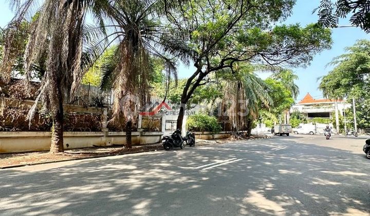 Rumah Tua Strategis di Pondok Indah - Luas Tanah 1.670m2 Rumah Tua Strategis di Pondok Indah - Luas Tanah 1.670m2