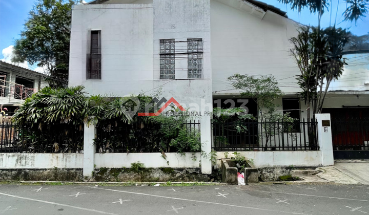 Old House Strategic Location Near MRT in Cilandak, South Jakarta Old House Strategic Location Near MRT in Cilandak, South Jakarta
