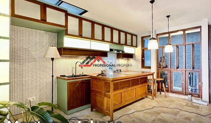 Di Menteng Jakarta Pusat 
dijual Rumah Baru Di Menteng, Jakarta Pusat. Luas 85 M², Bangunan 290 M², Dengan 5 Kamar Tidur Dan 5 Kamar Mandi. Dilengkapi Private Pool, Dapur Bersih, Dan Dapur Kotor. Semi-Furnished, Lantai Marmer, Serta Akses Dekat Ke Menteng 1