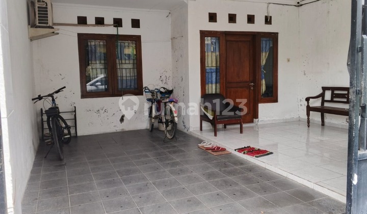 Fully Renovated House Ready to Occupy in Surya Regency, Gedangan, Sidoarjo.