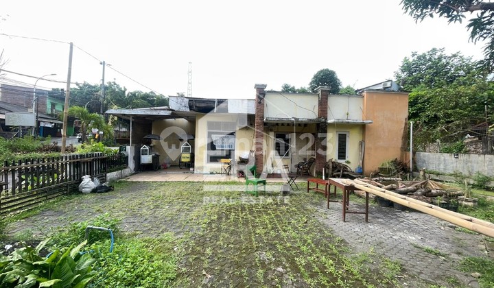 Land for Sale with Bonus House, Suitable for Business in Dewi Sartika, Semarang 2