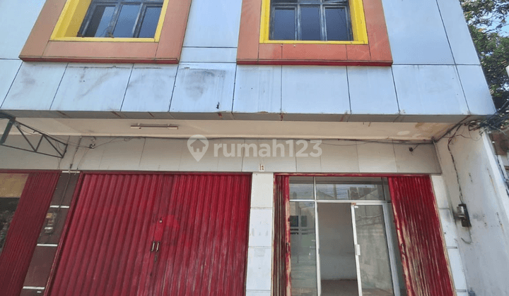 Ruko Lahan Parkir Luas Area Komersil Ramai di RA Kartini Rembang 1