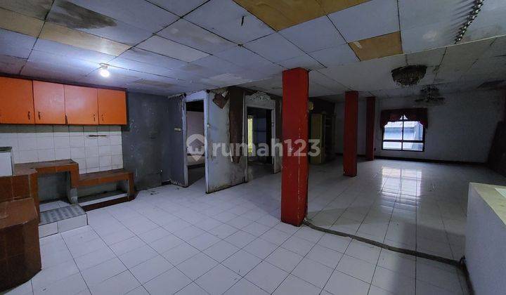 Ruang Usaha di Pusat Perdagangan Mt Haryono 1
