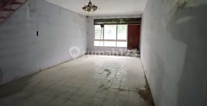 Ruang Usaha di Pusat Perdagangan Mt Haryono 6