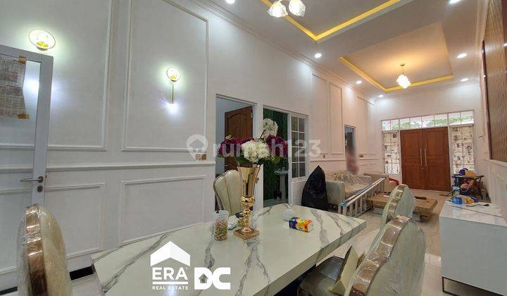 Rumah Baru Gress Ada Walking Closet Desain Elegant di Graha Padma 1