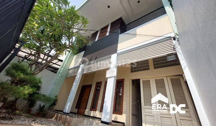 Rumah Dengan Desain Arsitek Semi Furnished Halmahera Semarang  2