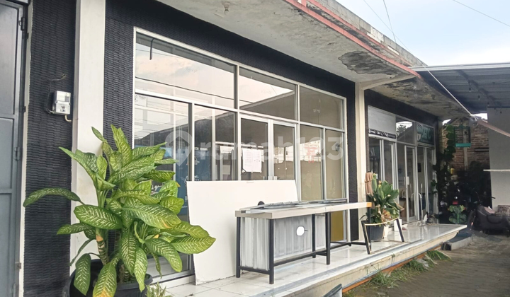 FOR SALE: Cheap Shophouse Ready for Use with Parking Space in Boja Kendal