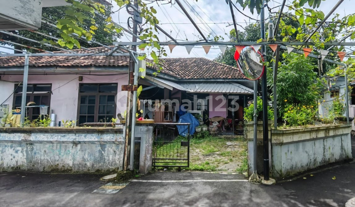 Jual Rumah Banyak Kamar bisa untuk Kost di Menur Kota Kudus Jual Rumah Banyak Kamar bisa untuk Kost di Menur Kota Kudus