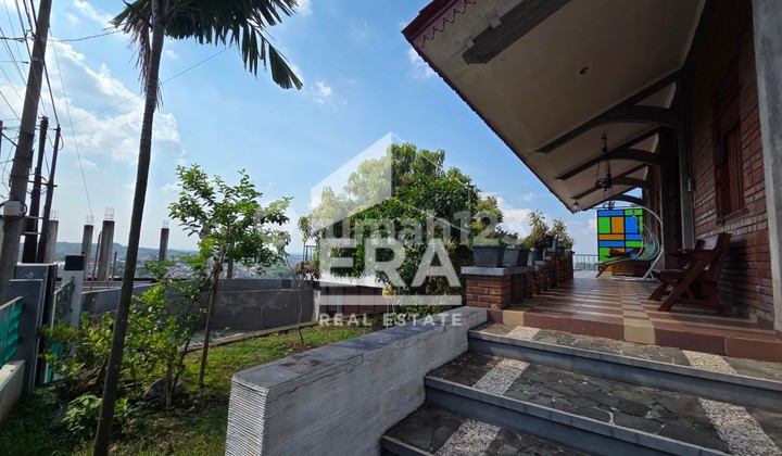 For Sale Classic Teak Wood House with Beautiful View in Perum 369 View Semarang 2
