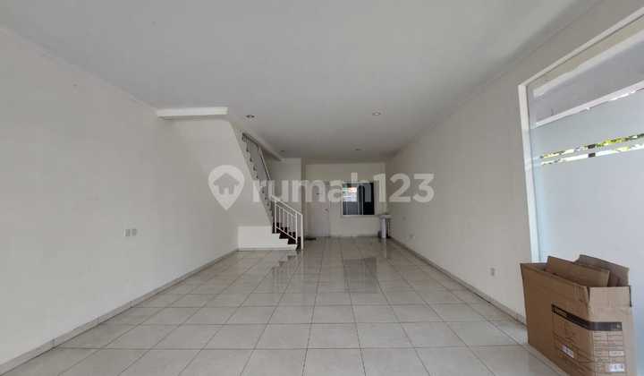 Ready-to-Use 2-Story Shophouse by Main Road, Graha Padma Area