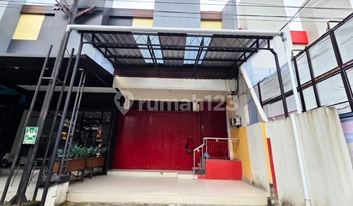 Rent a 3-Story Shop House, Good Condition, Ready to Use in Kartini Sidorejo Salatiga