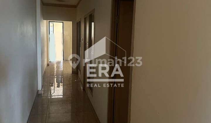 4-Storey Shop House with Backyard and Rooftop in Diponegoro Square Salatiga 4-Storey Shop House with Backyard and Rooftop in Diponegoro Square Salatiga