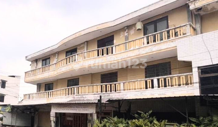 Shop Rental Suitable for Stationery Business Near School in Ngagel Madya Surabaya