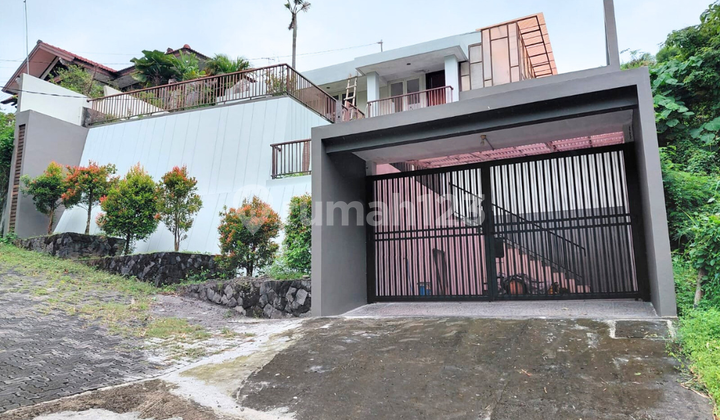 House for Rent with Swimming Pool in Premium Stonen Gajah Mungkur Housing, Semarang House for Rent with Swimming Pool in Premium Stonen Gajah Mungkur Housing, Semarang