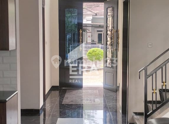 FOR SALE Classic American Furnished House Ready to Live in Bela Vista, West Semarang 2