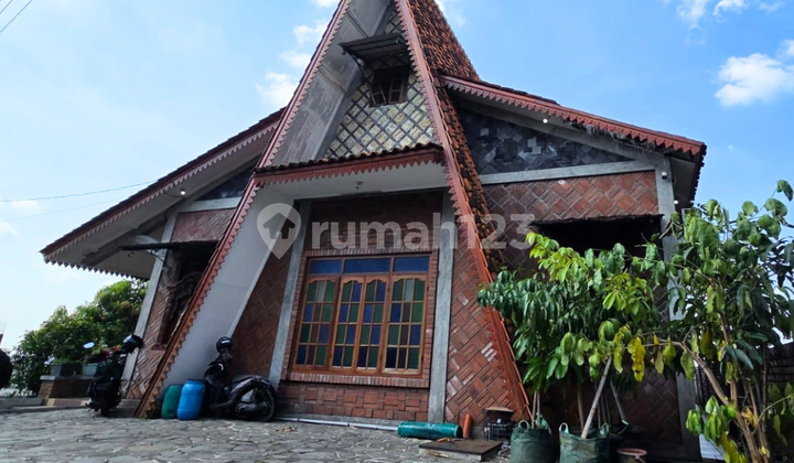 For Sale Classic Teak Wood House with Beautiful View in Perum 369 View Semarang 1