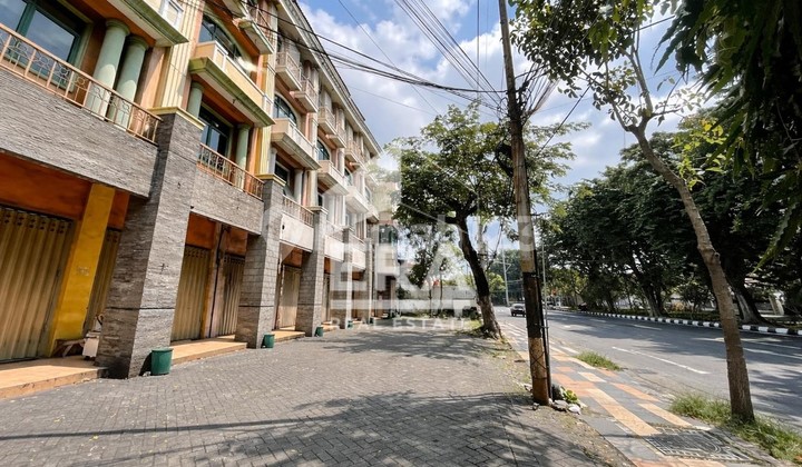 Sell 4-Story Shop House on Main Road in Sentra Fortuna Shop House Complex Surabaya 2