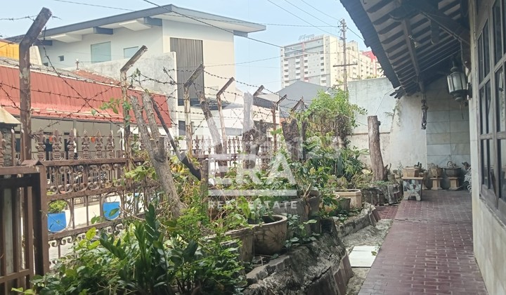 Rumah 2 Lantai Tengah Kota Dekat Paragon Mall di Kelengan 2